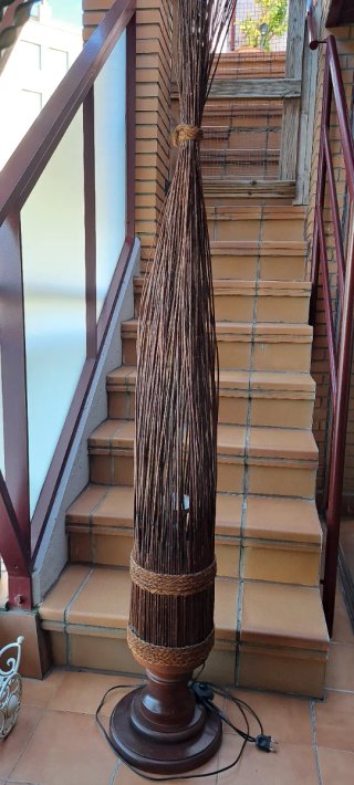 Lámpara de pie bambú y madera