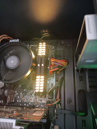 Kit RAM Corsair Vengeance RGB DDR4 16GB