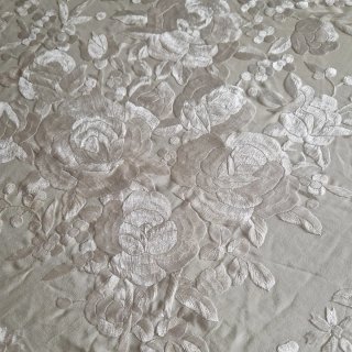 Manton Manila Beige Seda Bordado