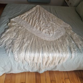 Manton Manila Beige Seda Bordado