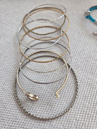 Lote 12 Pulseras Finas Doradas y Plateadas