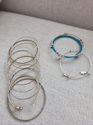 Lote 12 Pulseras Finas Doradas y Plateadas