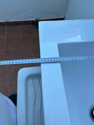 Lavamanos de baño con grifo y desagüe