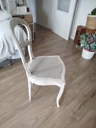 Silla de madera vintage beige