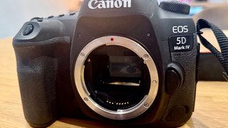 Canon EOS 5D Mark IV con 8.409 disparos