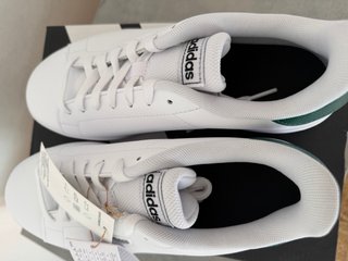 Scarpe Adidas urban court