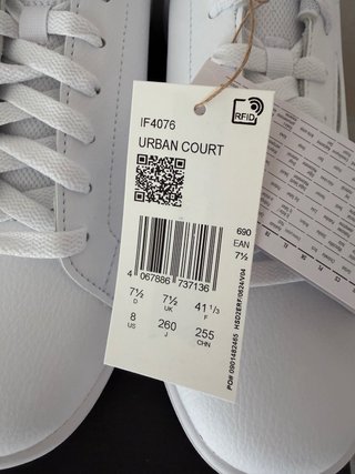 Scarpe Adidas urban court