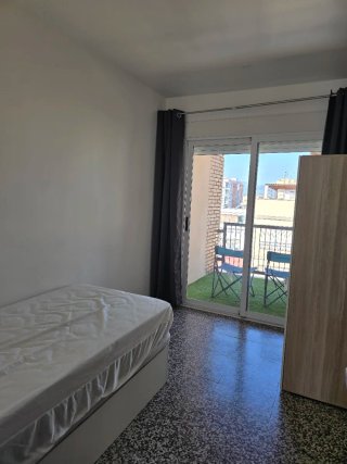 Se alquila habitación para una persona