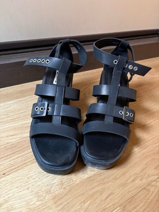 Sandalias de tacón negras