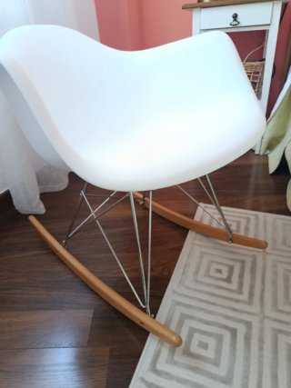 Cómoda blanca de madera