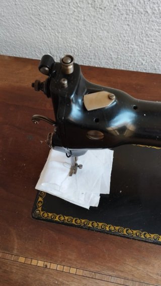 Máquina de coser Wertheim antigua