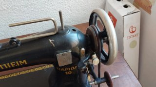 Máquina de coser Wertheim antigua