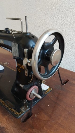Máquina de coser Wertheim antigua