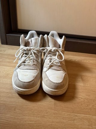 Deportivas Nike Beige y Blancas Talla...