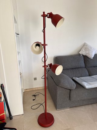 Lámpara de pie roja Ikea