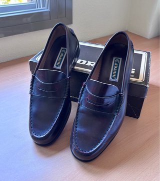 Zapatos mocasines de cuero burdeos