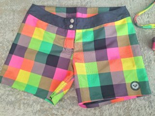 Conjunto Bikini y Pantaloneta Roxy Cuadros