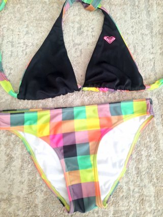 Conjunto Bikini y Pantaloneta Roxy Cuadros