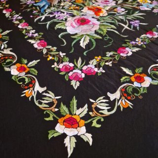 Mantón Manila Seda Negro Bordado Flores Pájaros