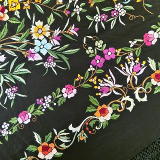 Mantón Manila Seda Negro Bordado Flores Pájaros