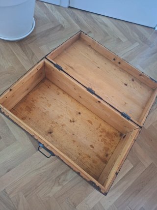 Arcón de madera antiguo