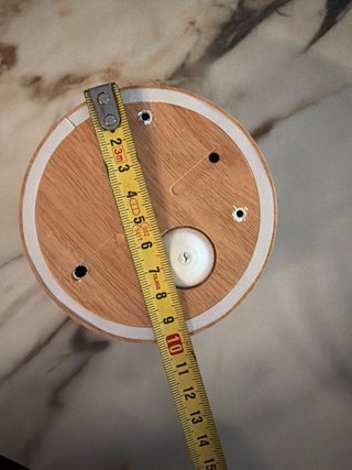 Foco negro y madera