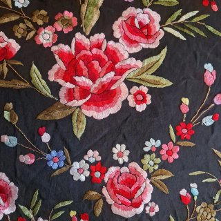 Mantón Manila Seda Bordado Negro