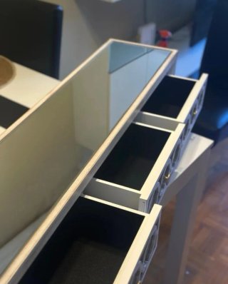 Consola de madera y espejo