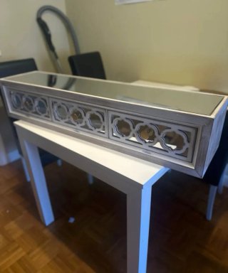 Consola de madera y espejo