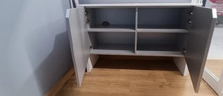 Mueble moderno blanco y gris