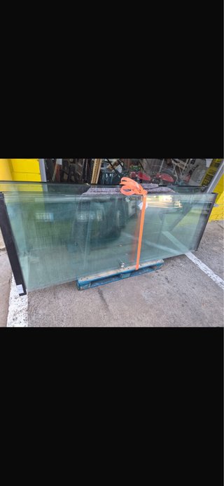 Cristal templado pérgola bioclimática.