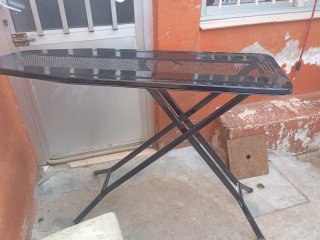 Mesa de planchar negra