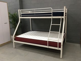 Litera blanca de metal