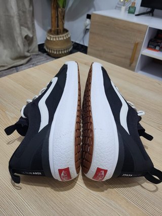 Vans UltraRange.  -T44.5