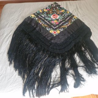 Mantón Manila Bordado Seda Negro