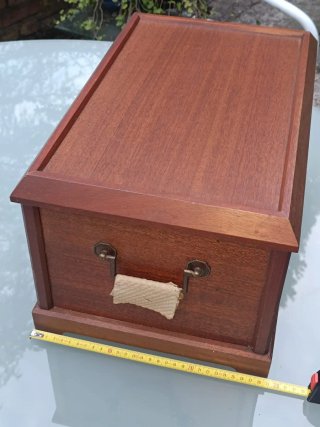 Monetiera in legno porta monete