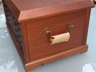 Monetiera in legno porta monete