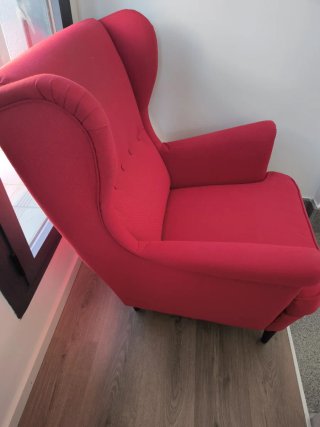Sillón orejero rosa