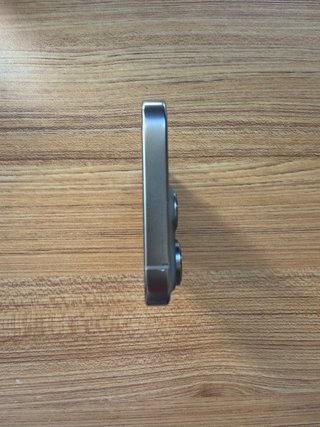 iPhone 16 Pro Gris (Grieta en la pantalla)