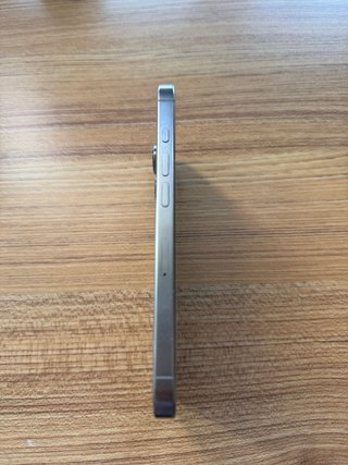 iPhone 16 Pro Gris (Grieta en la pantalla)