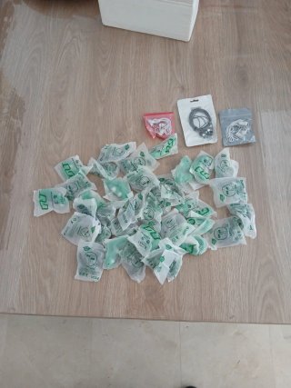 40 Auriculares Blancos y Verdes