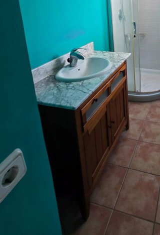 Mueble de baño con lavabo de mármol