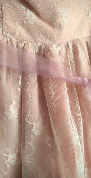 Vestido rosa de fiesta con encaje palabra de honor