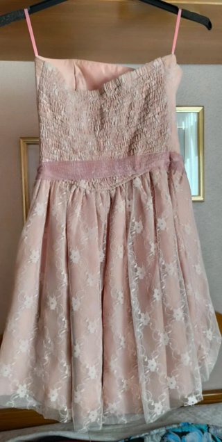 Vestido rosa de fiesta con encaje palabra de honor