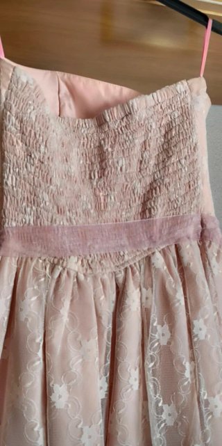 Vestido rosa de fiesta con encaje palabra de honor