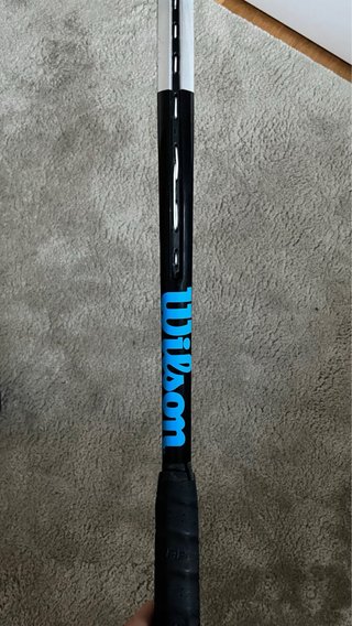 Raqueta Wilson con bote de pelotas Dunlop