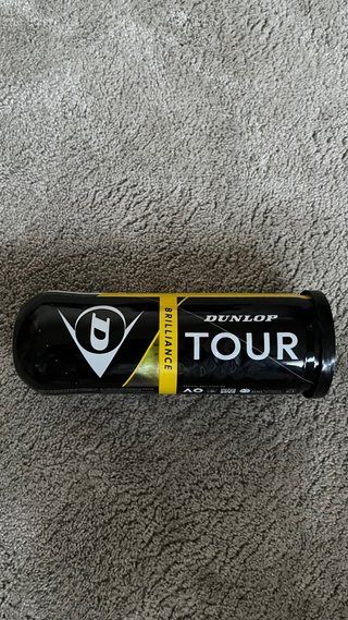 Raqueta Wilson con bote de pelotas Dunlop