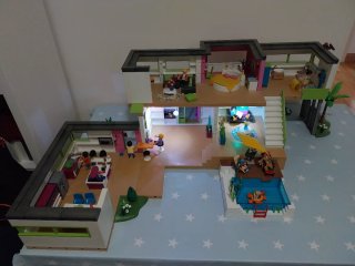 Casa Playmobil Moderna con Piscina