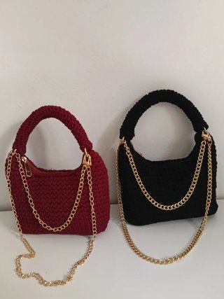 Bolso Crochet Negro con Cadena Dorada