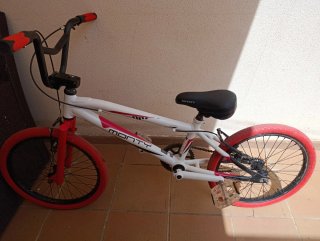 Bicicleta BMX Monty Blanca y Roja